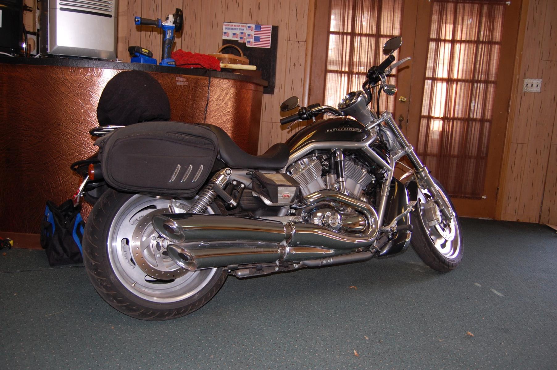 2007 Black /Black Harley-Davidson V-Rod (1HD1HFZ107K) with an 1130 cc V Twin engine, sequential manual transmission, located at 6528 Lower York Road, New Hope, PA, 18938, (215) 862-9555, 40.358707, -74.977882 - Here for sale is a very nice low mileage 2007 Harley-Davidson V-Rod. 1130 cc v twin engine. Runs and rides with no issues. All prices exclude tax, tags, and our dealer fee of $297.50 - Photo #2